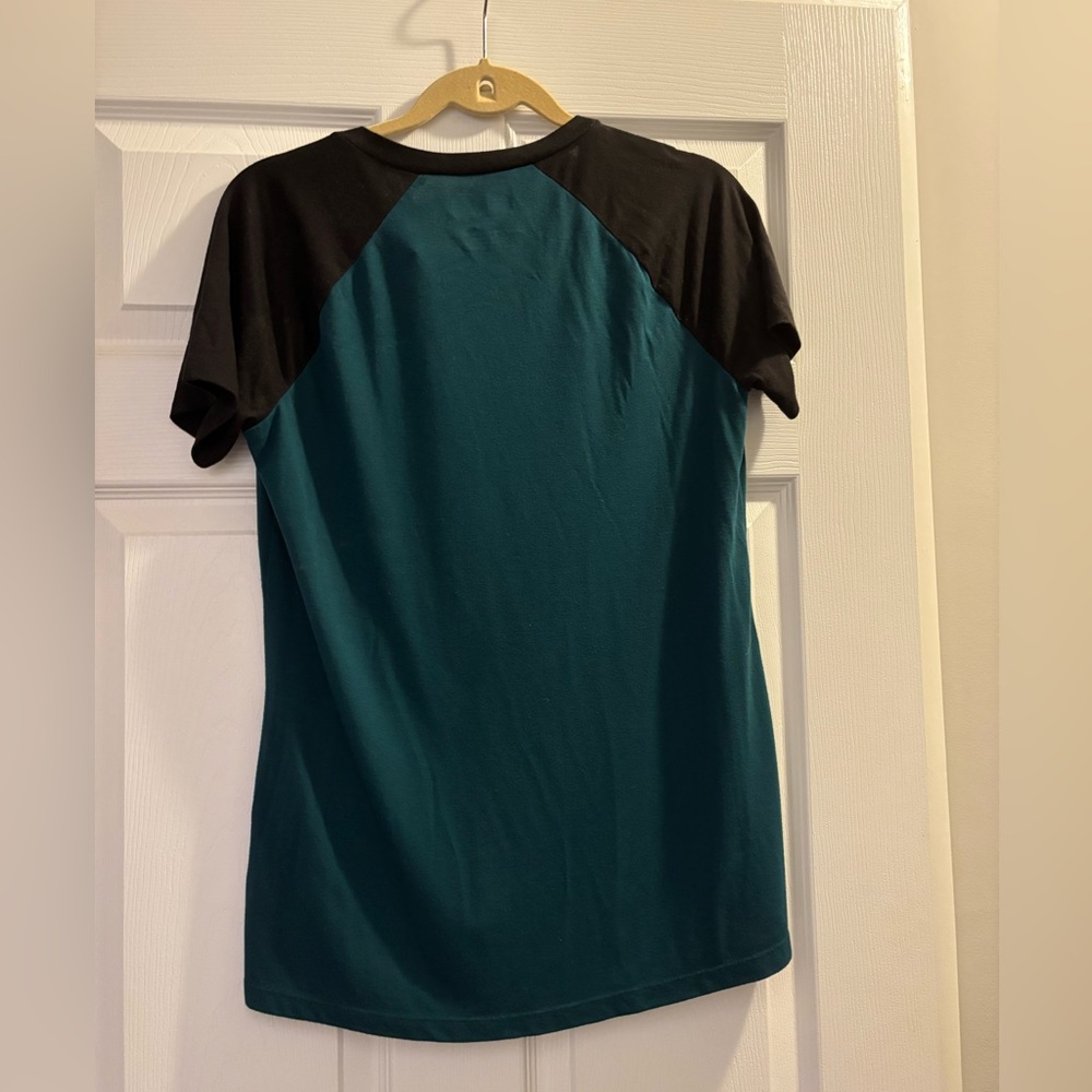 NFL Women's Philadelphia Eagles Shirt - Picture 2 of 5